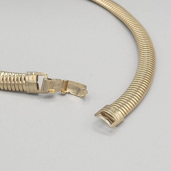 Womens Gold Tone Metal Chunky Omega Choker Necklace Rhinestone Details 15 in - Picture 6 of 7